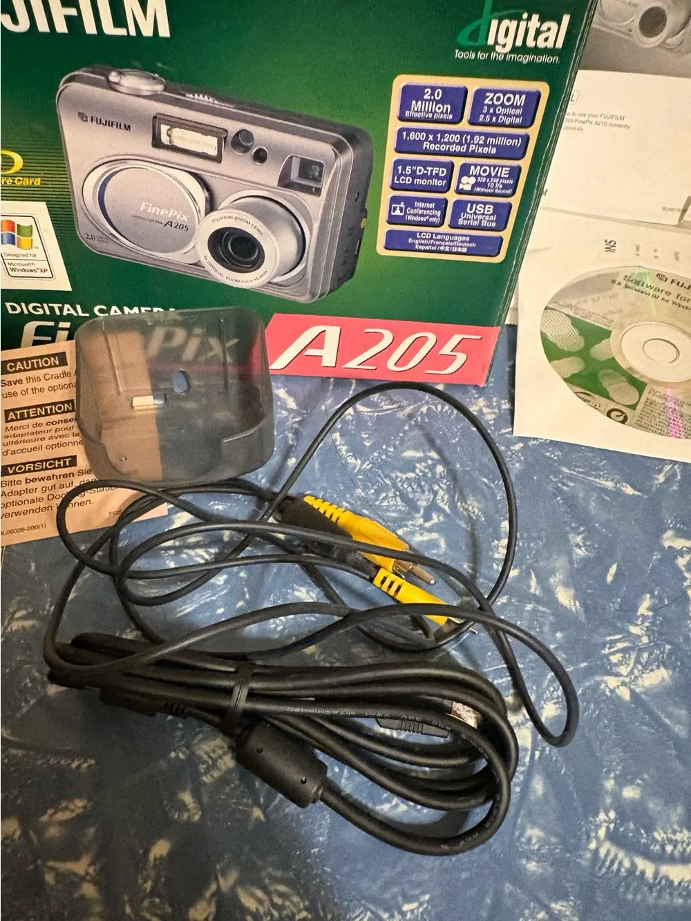 Fujifilm Silver FinePix A205 Compact Digital Camera with Accessories Box & Case